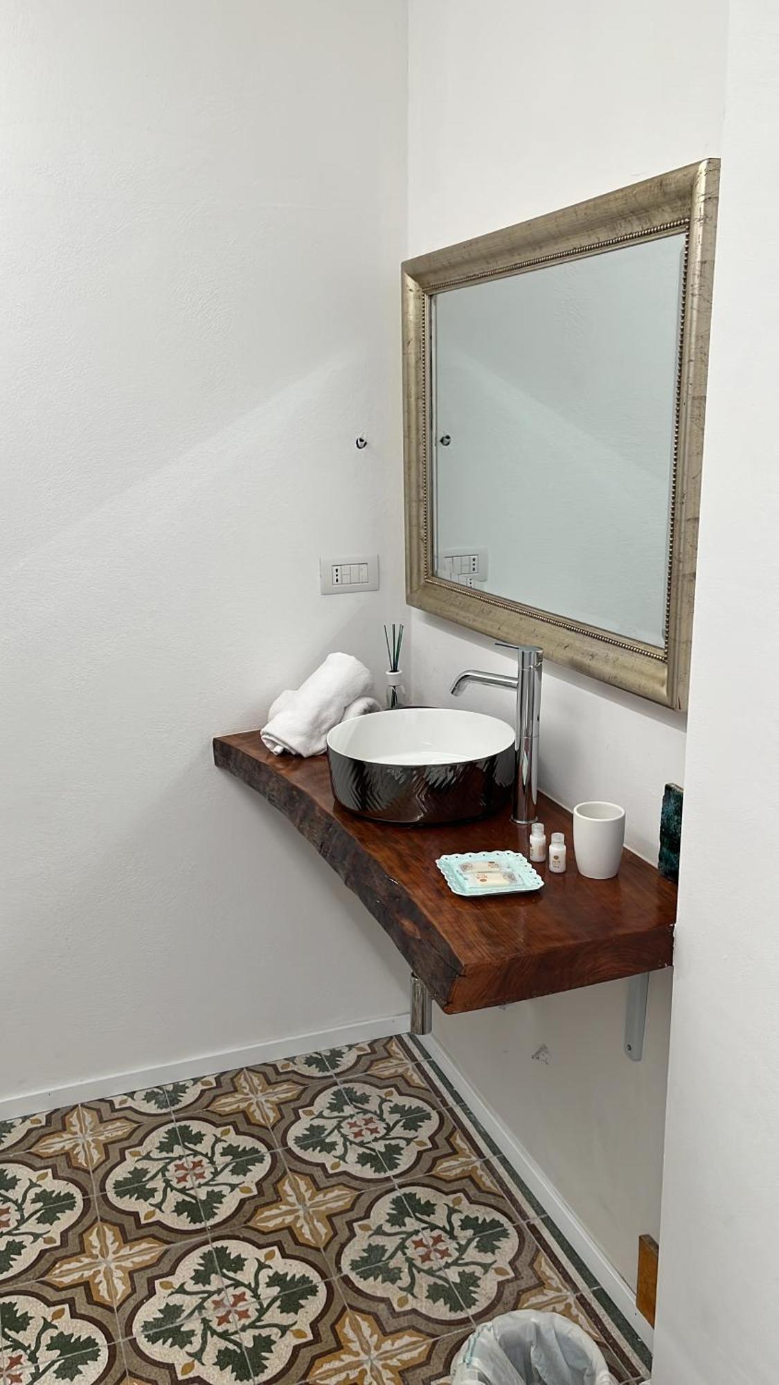 Rosarias Rooms Manfredonia Esterno foto